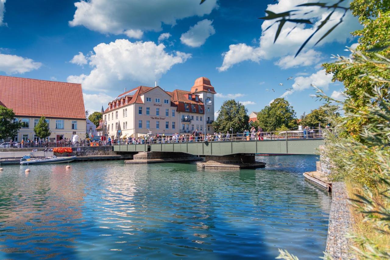 Hotel Am Alten Strom Rostock Exterior foto